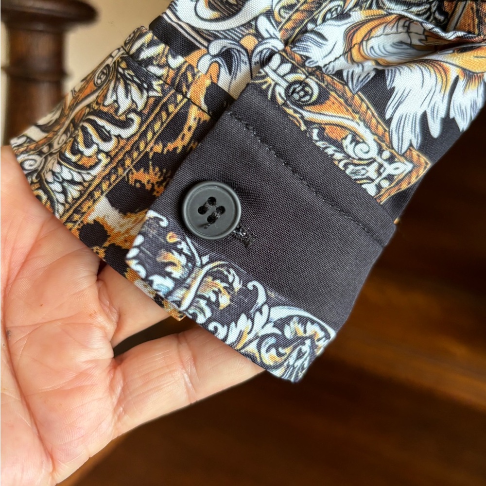 NWT- BLOUSE - Picture 8 of 14